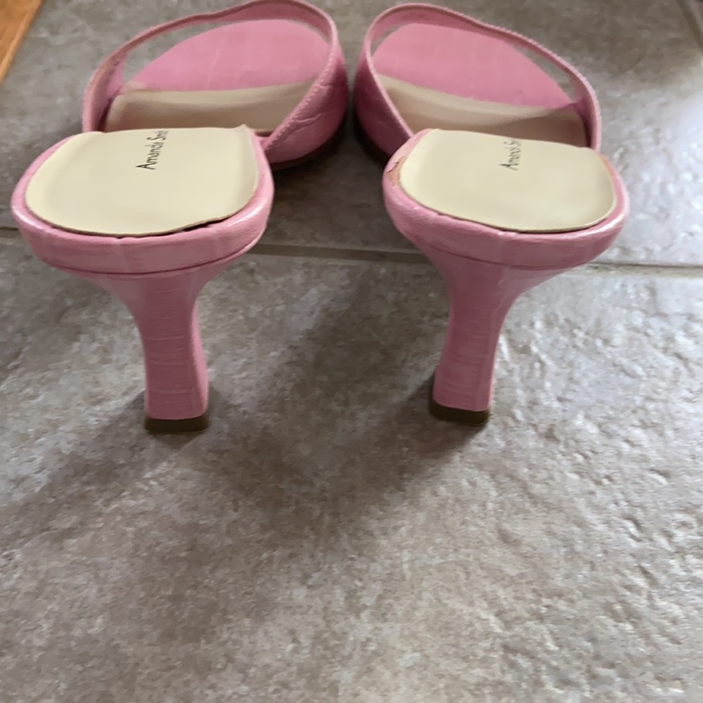 Heels - Picture 3 of 4